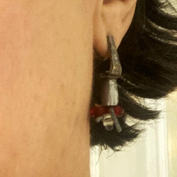 Terrific Anne-Marie Chagnon post earrings in pewter and glass - Picture 2 of 6